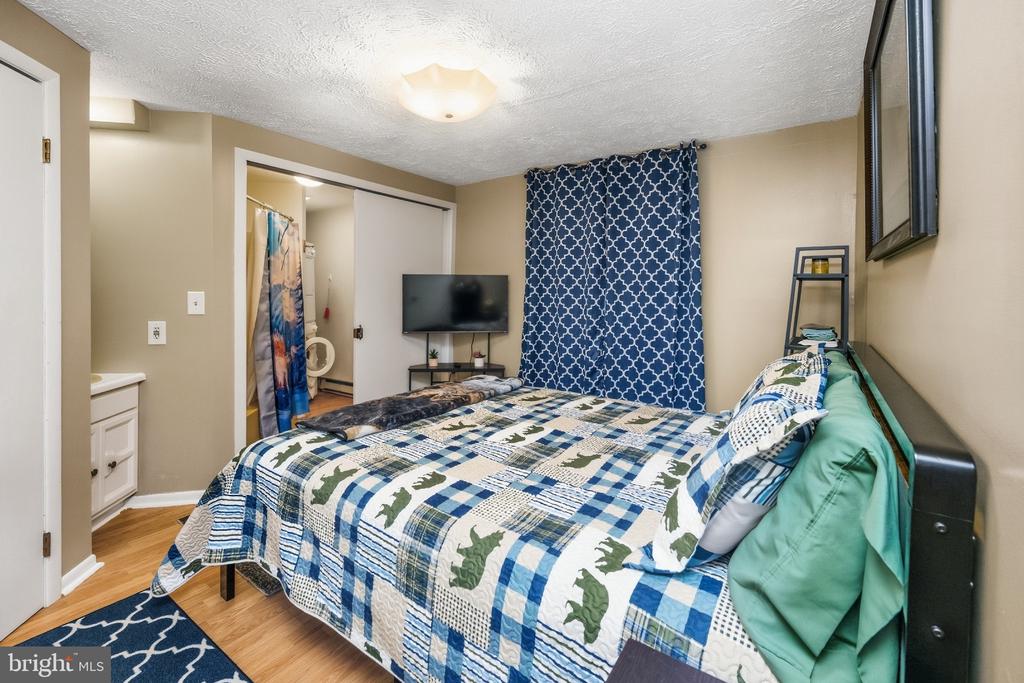 1724 MOSSER ROAD Unit: 8