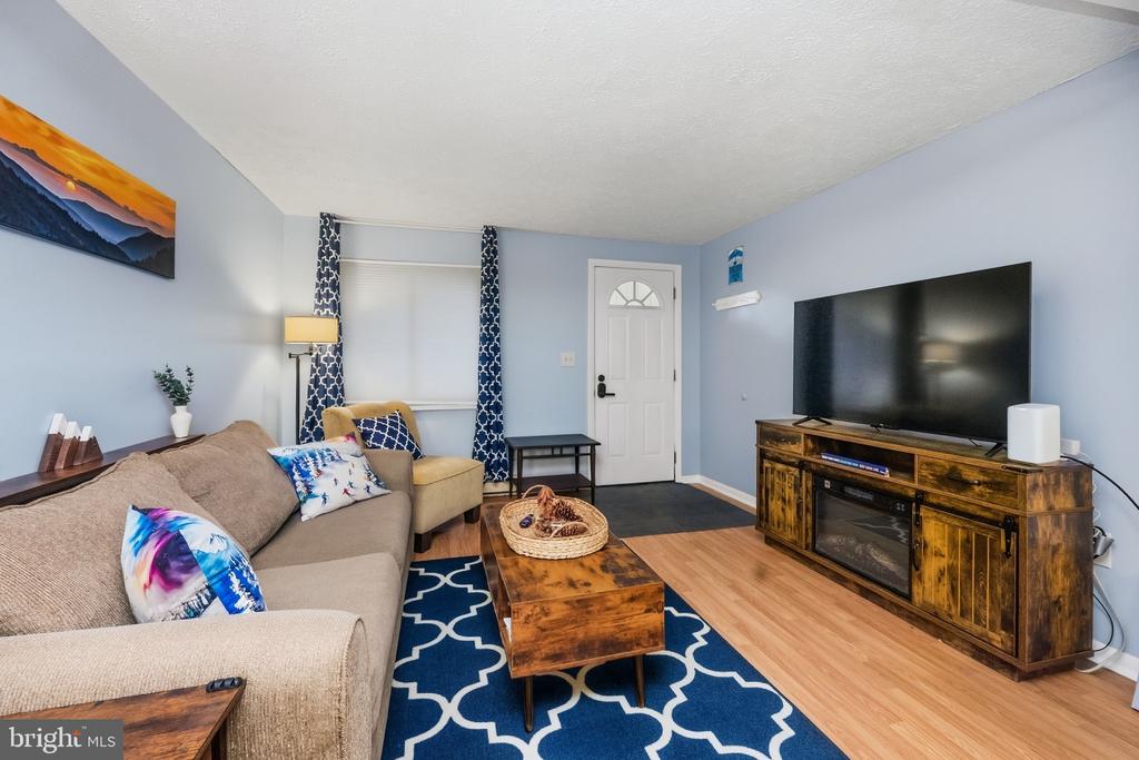 1724 MOSSER ROAD Unit: 8