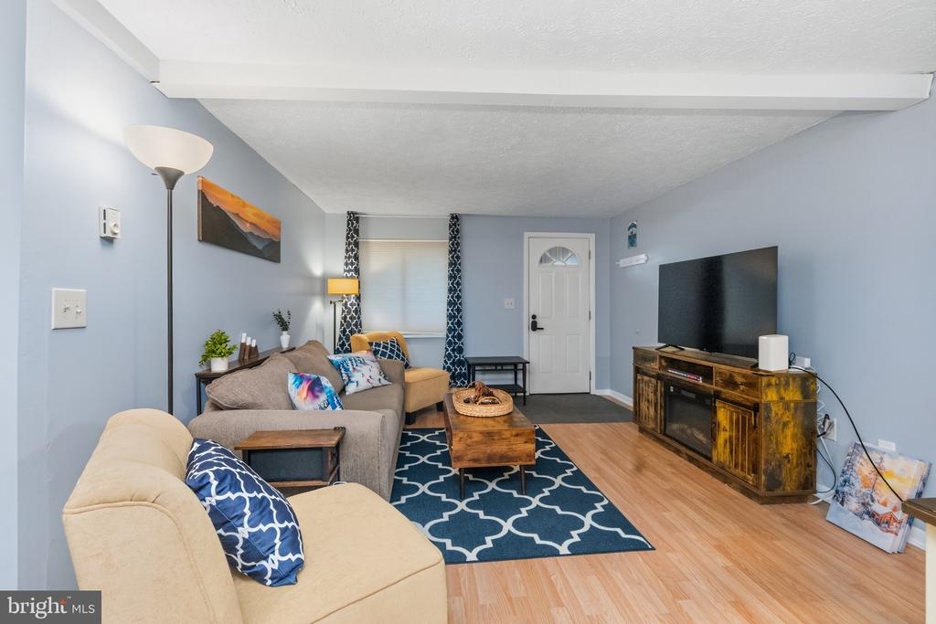1724 MOSSER ROAD Unit: 8