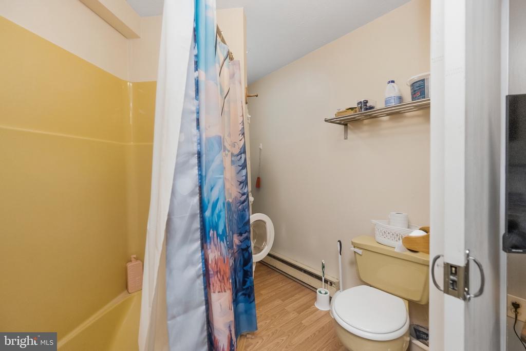 1724 MOSSER ROAD Unit: 8