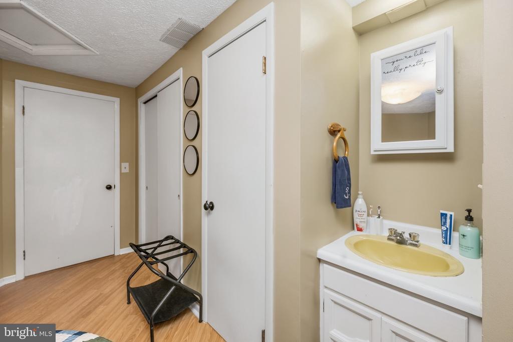 1724 MOSSER ROAD Unit: 8