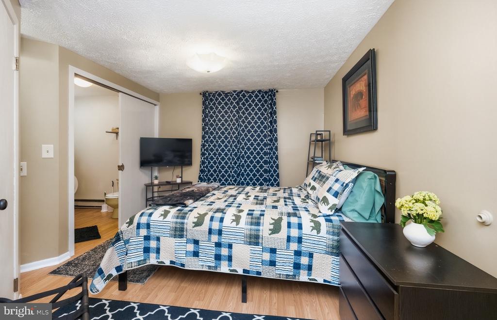 1724 MOSSER ROAD Unit: 8