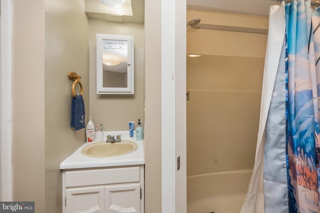 1724 MOSSER ROAD Unit: 8