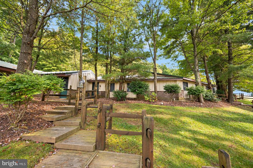 1724 MOSSER ROAD Unit: 8