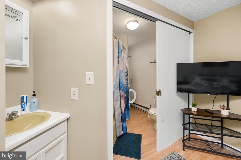 1724 MOSSER ROAD Unit: 8