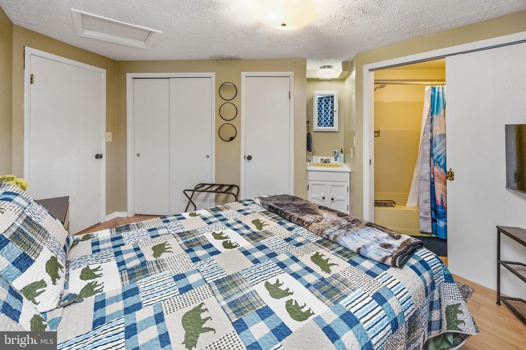 1724 MOSSER ROAD Unit: 8