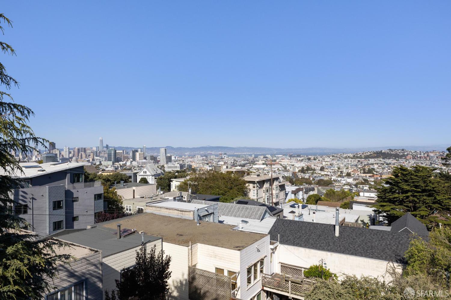 215 Roosevelt Way