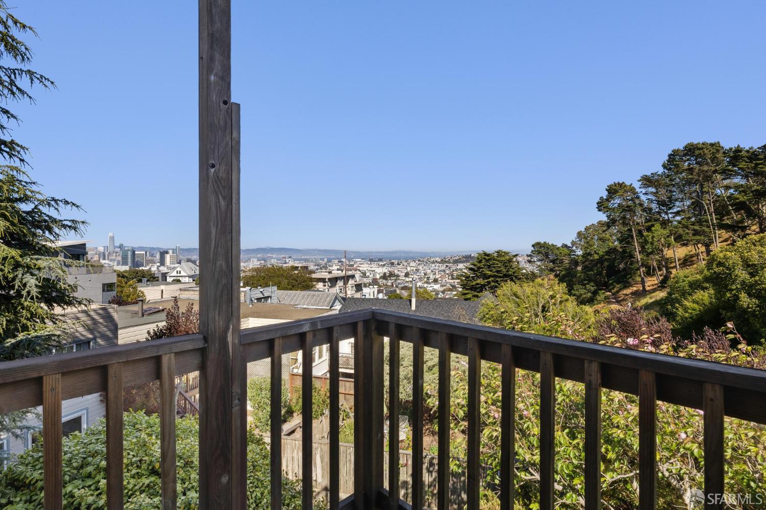 215 Roosevelt Way
