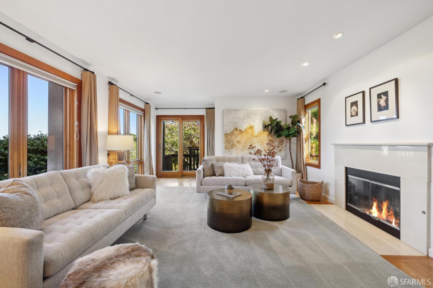 215 Roosevelt Way