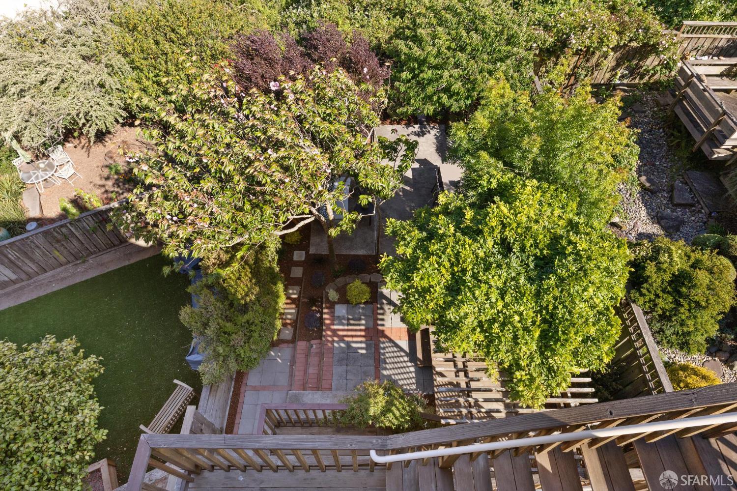 215 Roosevelt Way