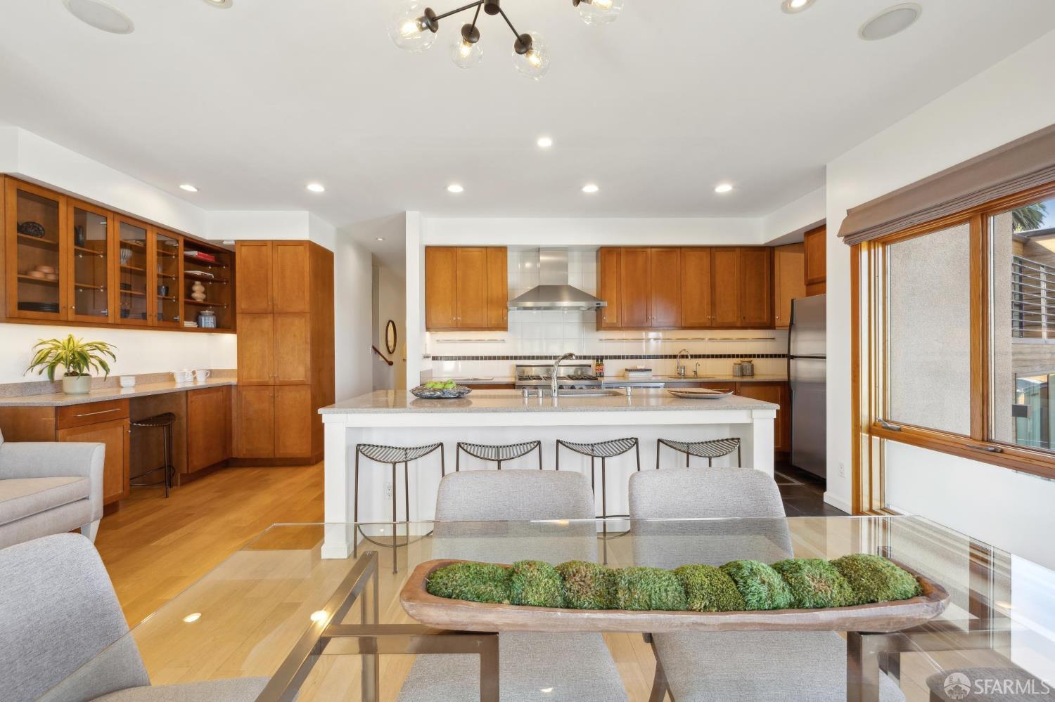 215 Roosevelt Way