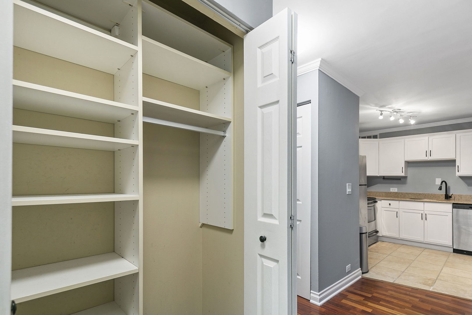 1360 N Sandburg Terrace Unit: 2503C