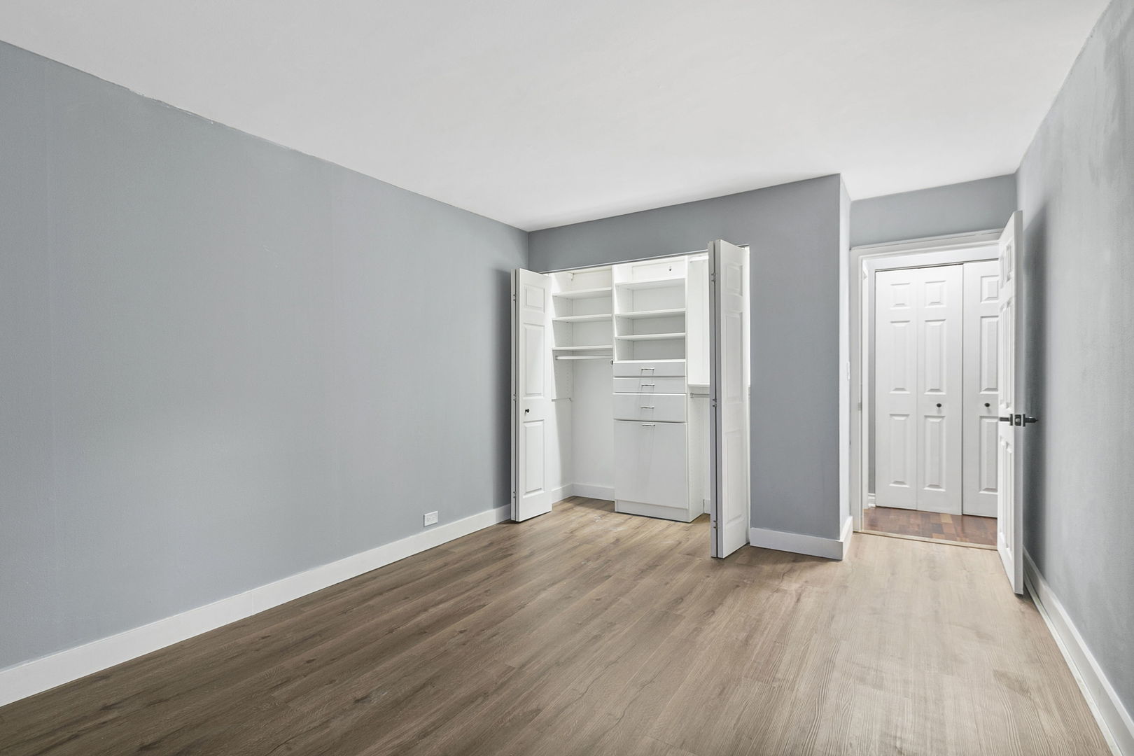 1360 N Sandburg Terrace Unit: 2503C