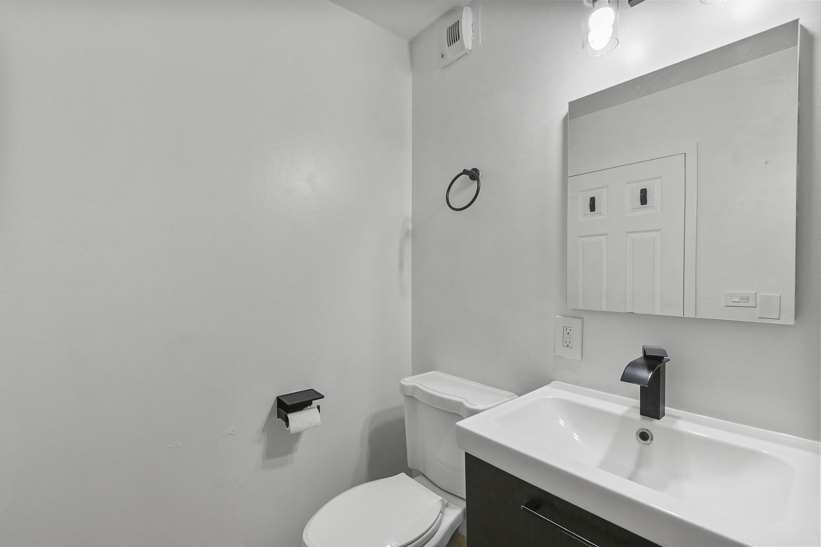 1360 N Sandburg Terrace Unit: 2503C