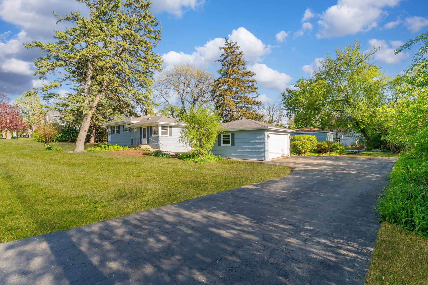200 S Roselle Road
