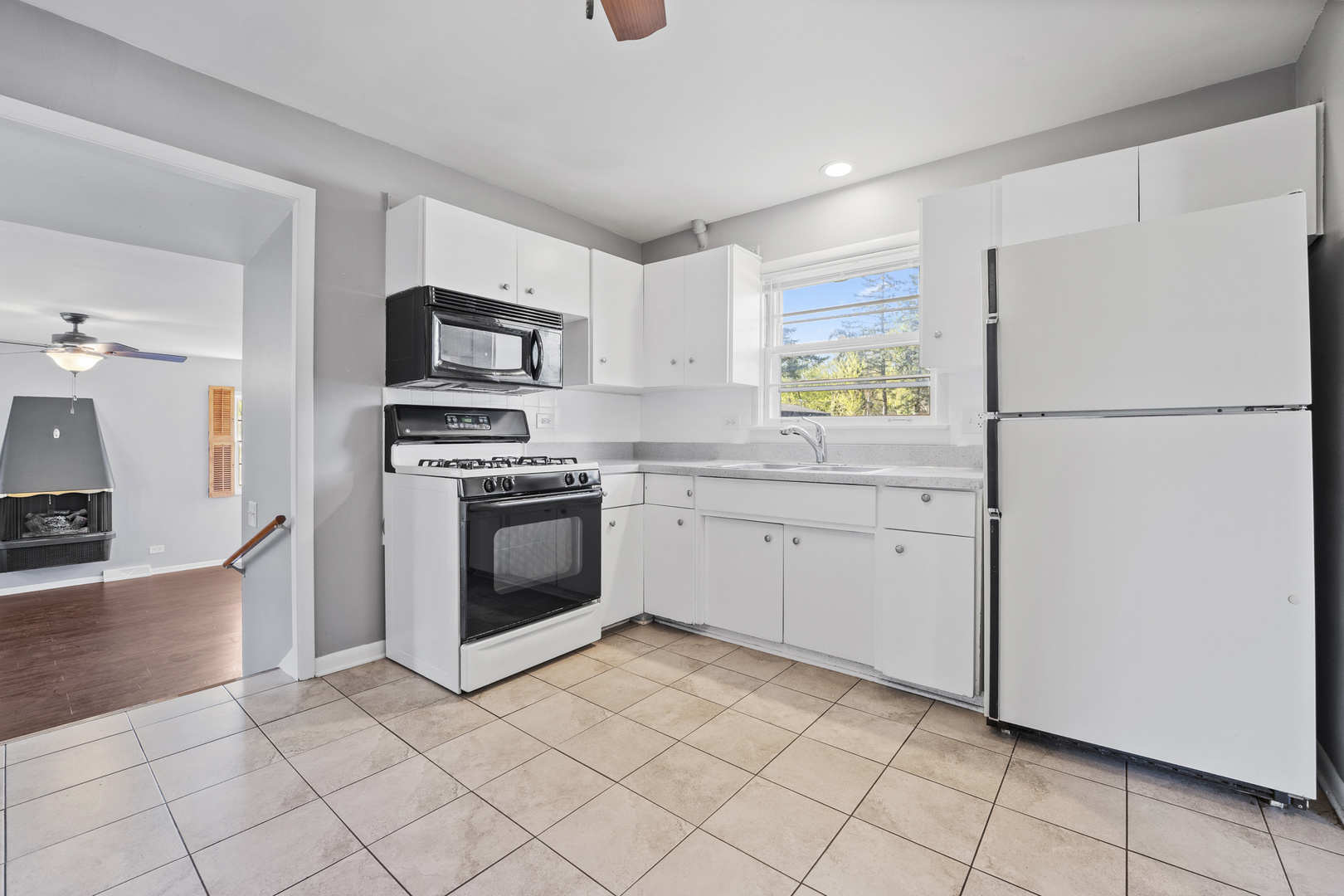 200 S Roselle Road