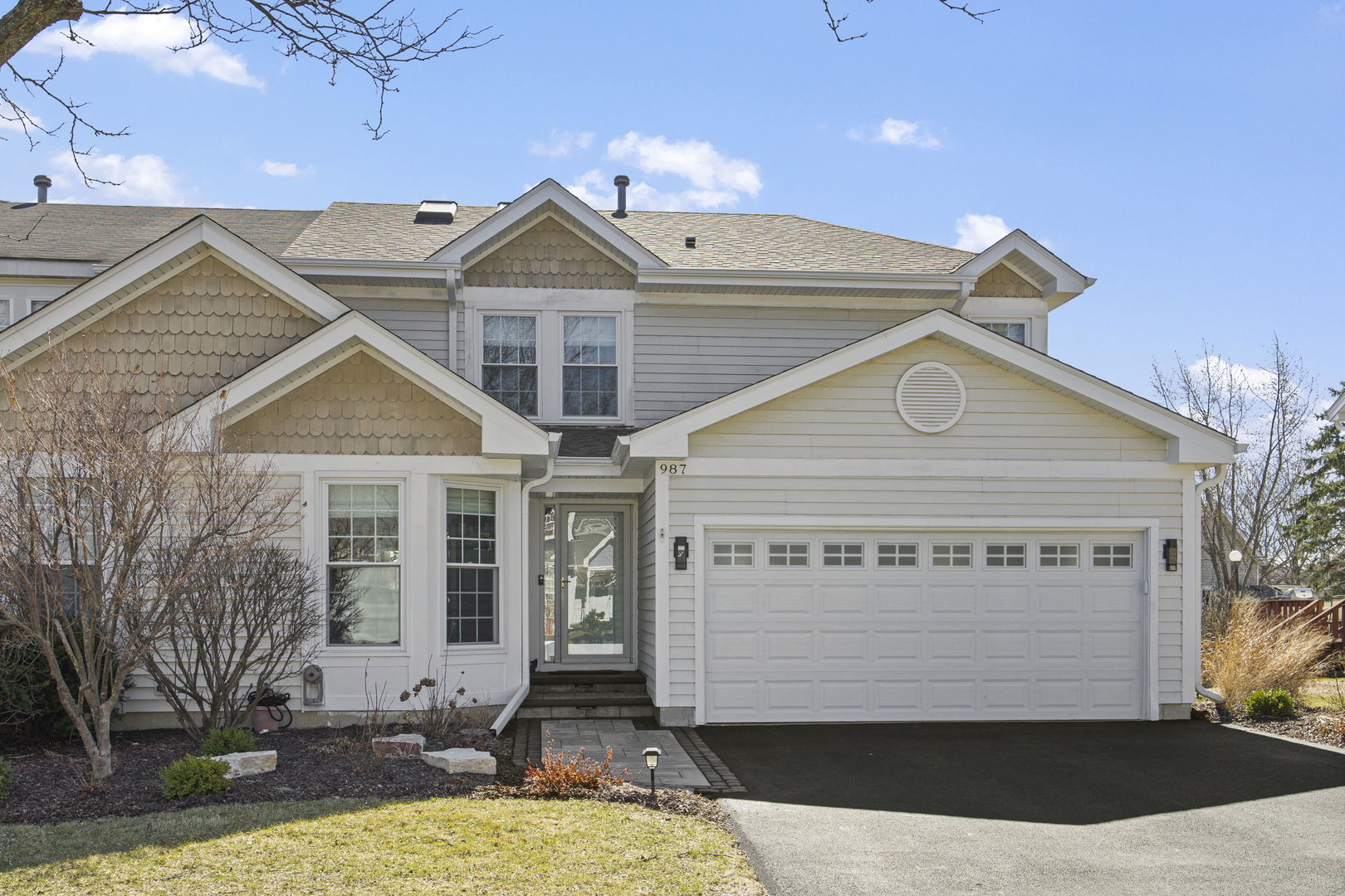 987 Georgian Place