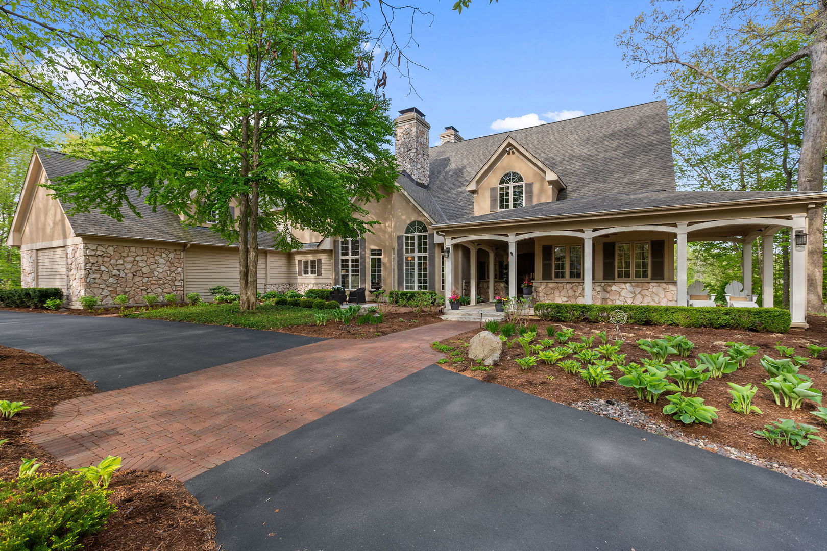 2S546 Heaton Drive