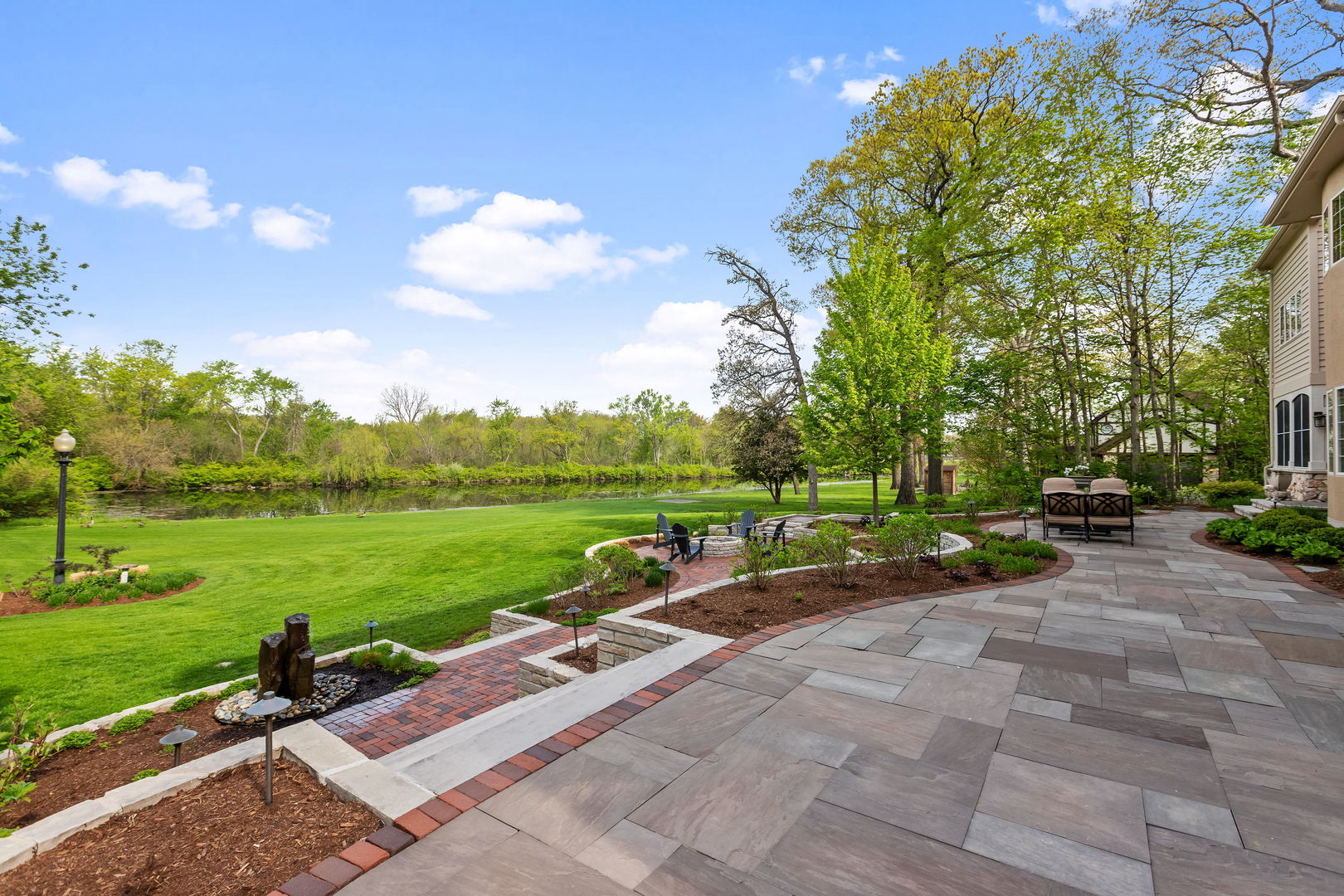 2S546 Heaton Drive