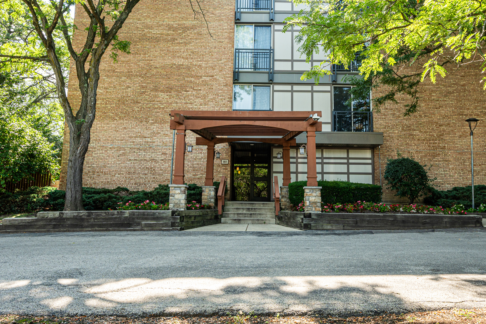 1811 Four Lakes Avenue Unit: 1H