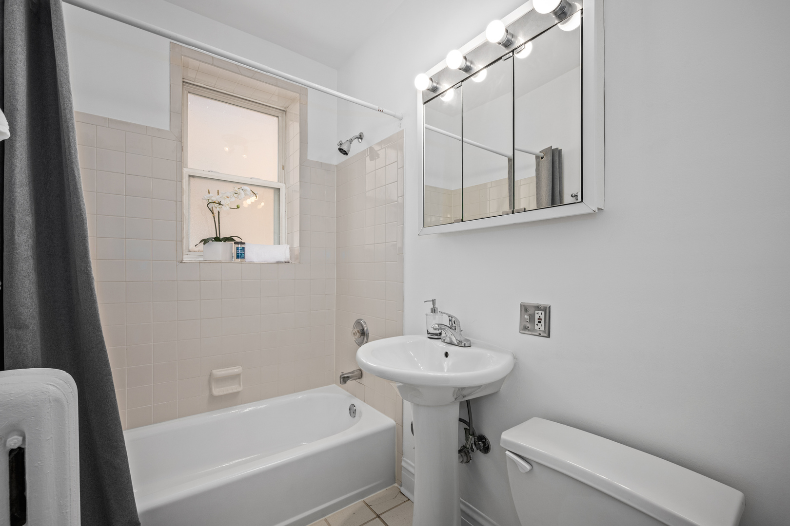 826 Mulford Street Unit: 1W