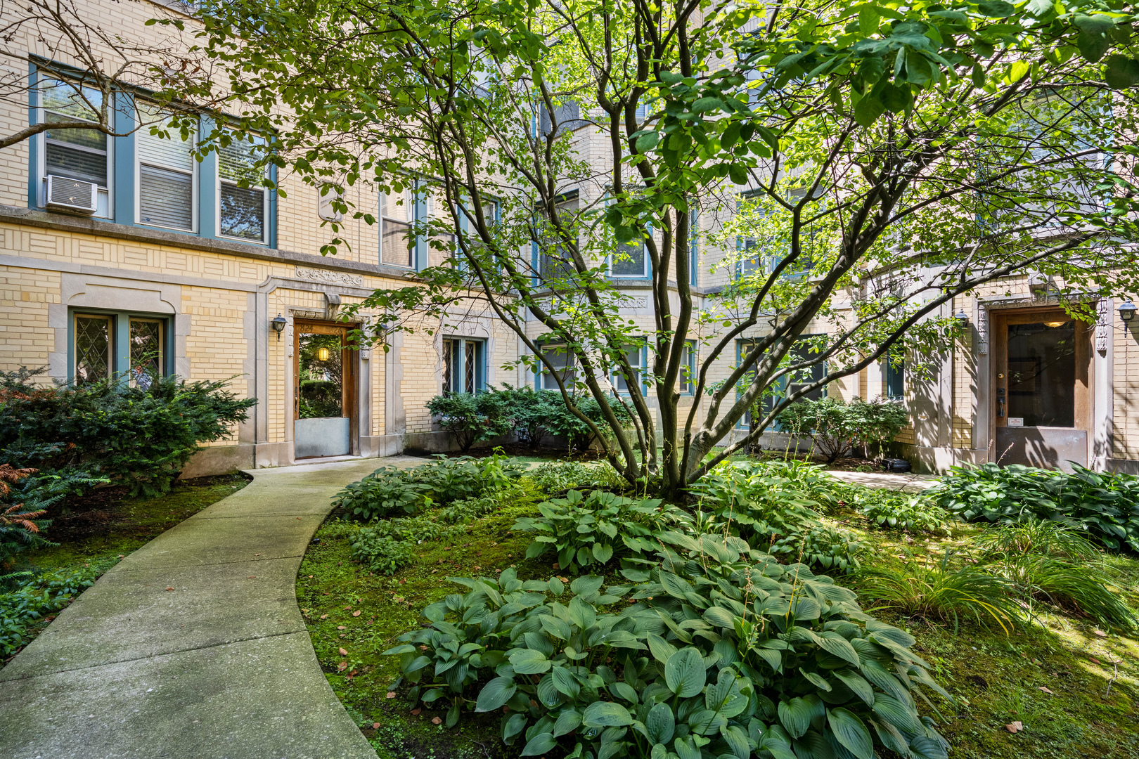 826 Mulford Street Unit: 1W