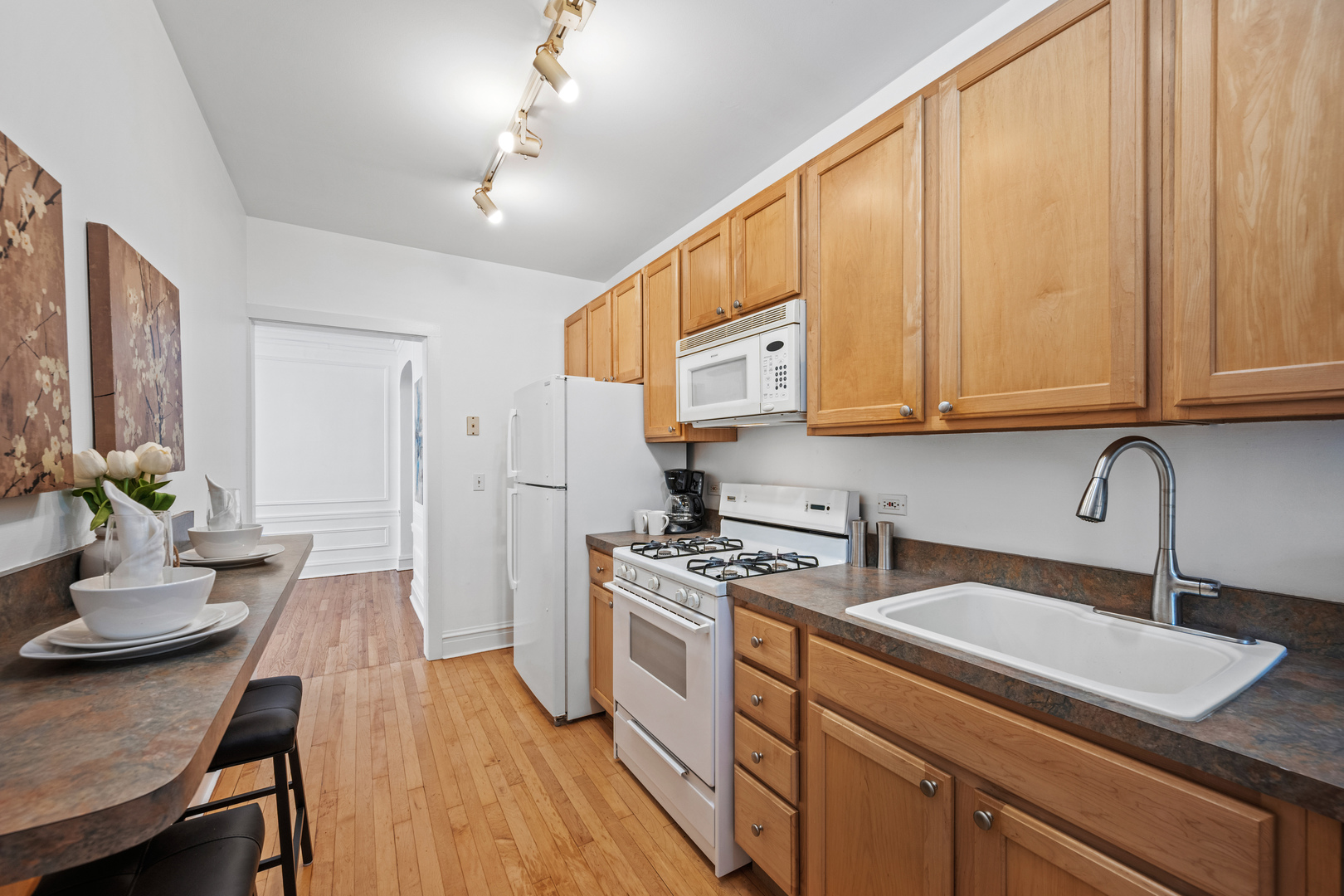 826 Mulford Street Unit: 1W