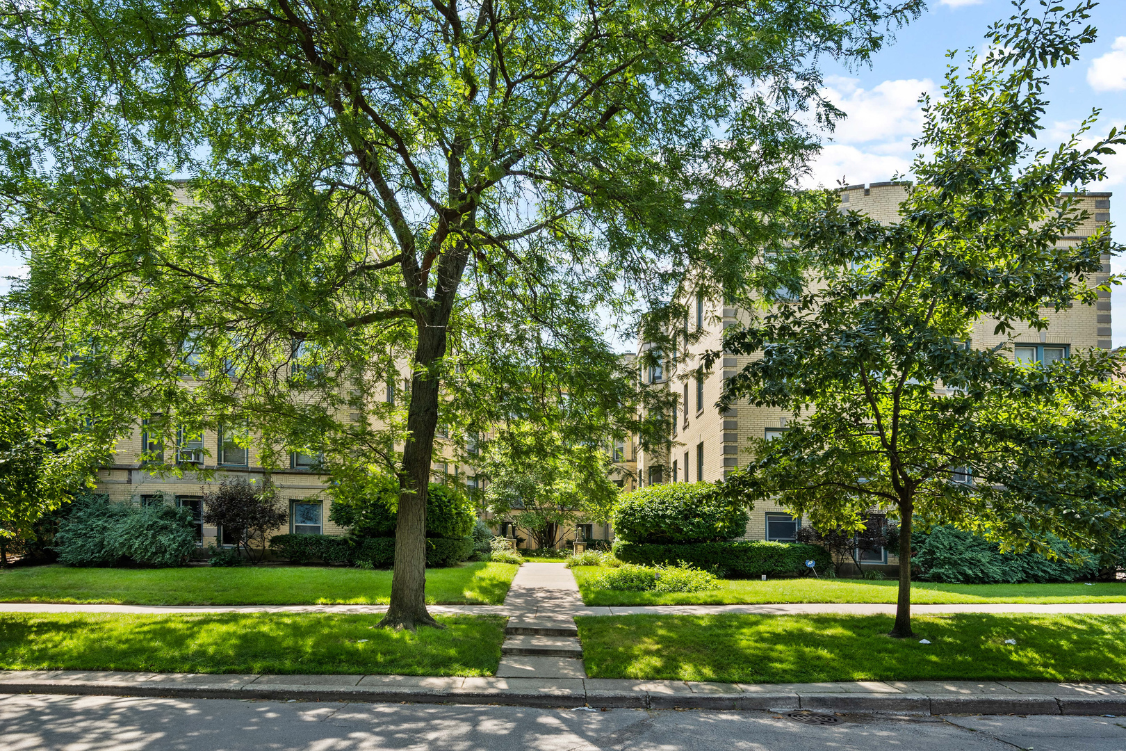 826 Mulford Street Unit: 1W
