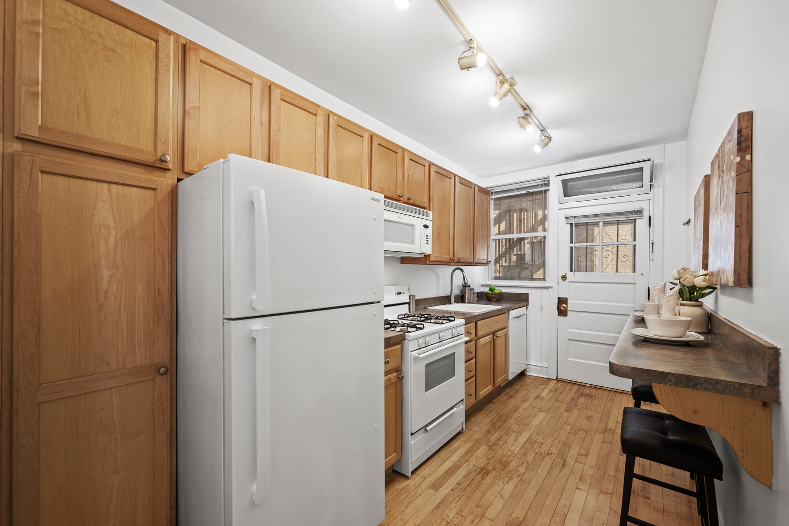 826 Mulford Street Unit: 1W
