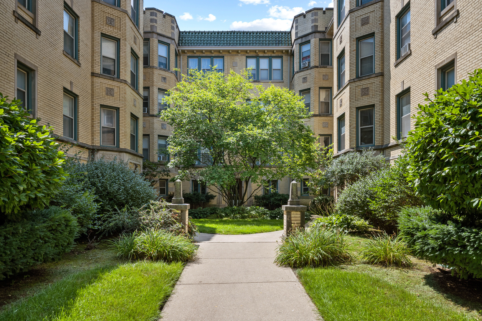 826 Mulford Street Unit: 1W