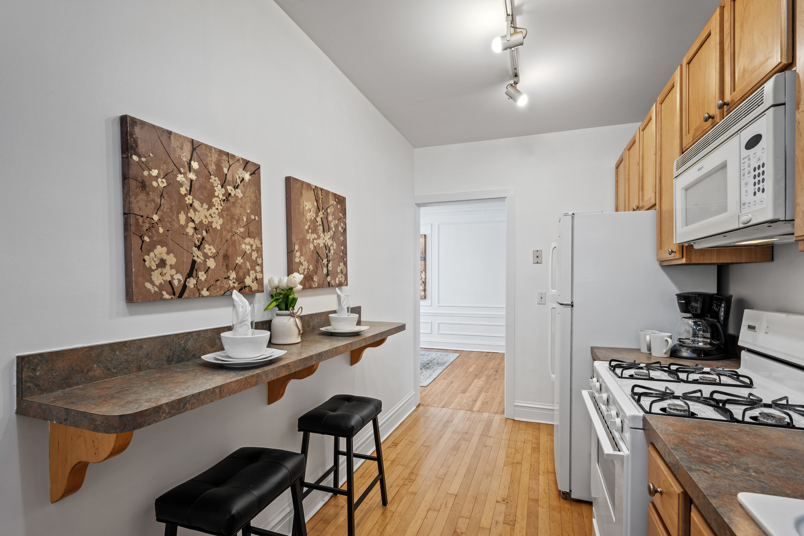 826 Mulford Street Unit: 1W