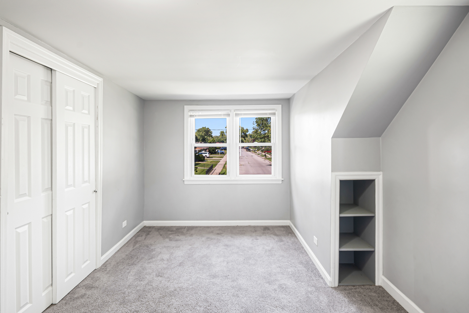 1725 E 158th Street
