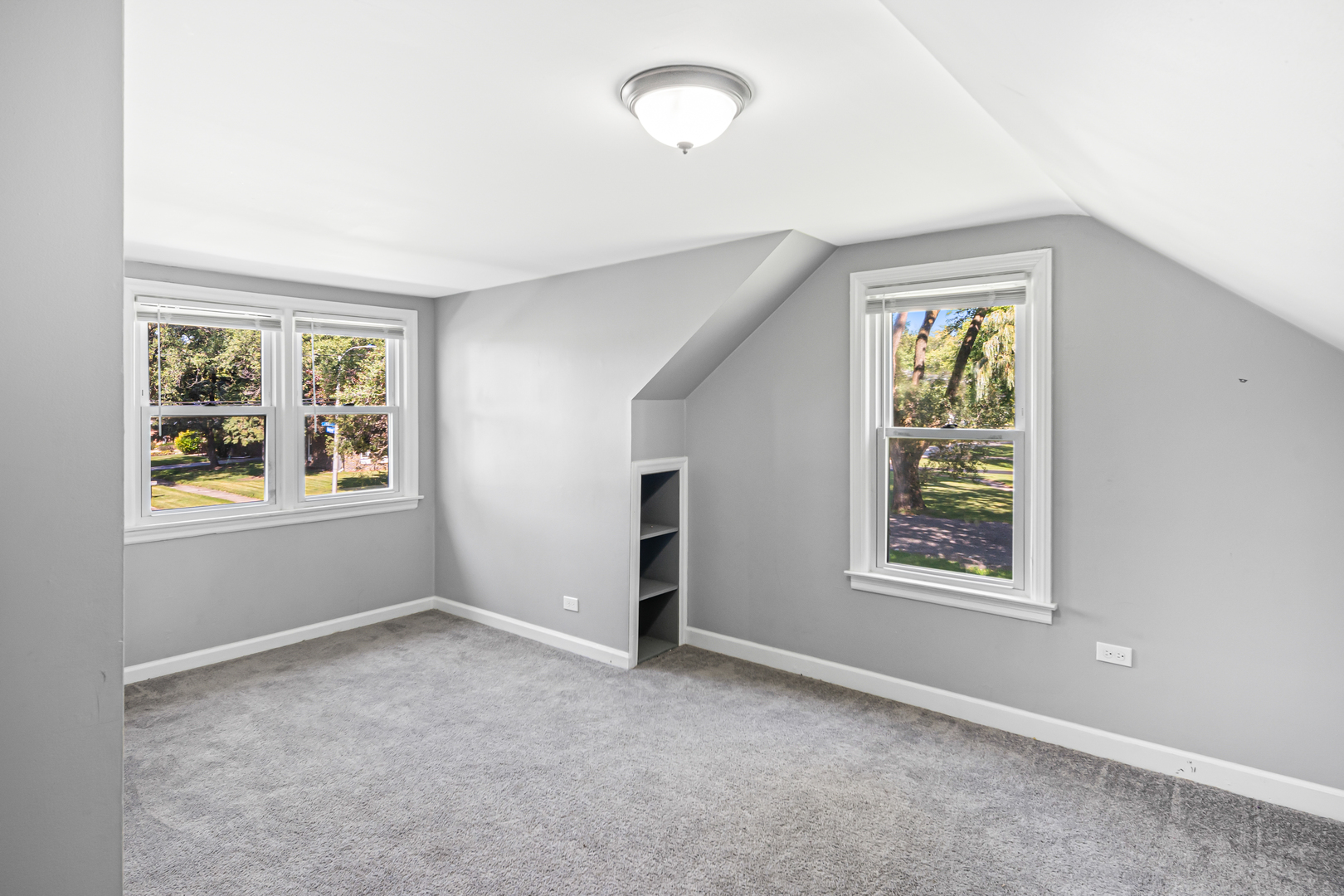 1725 E 158th Street