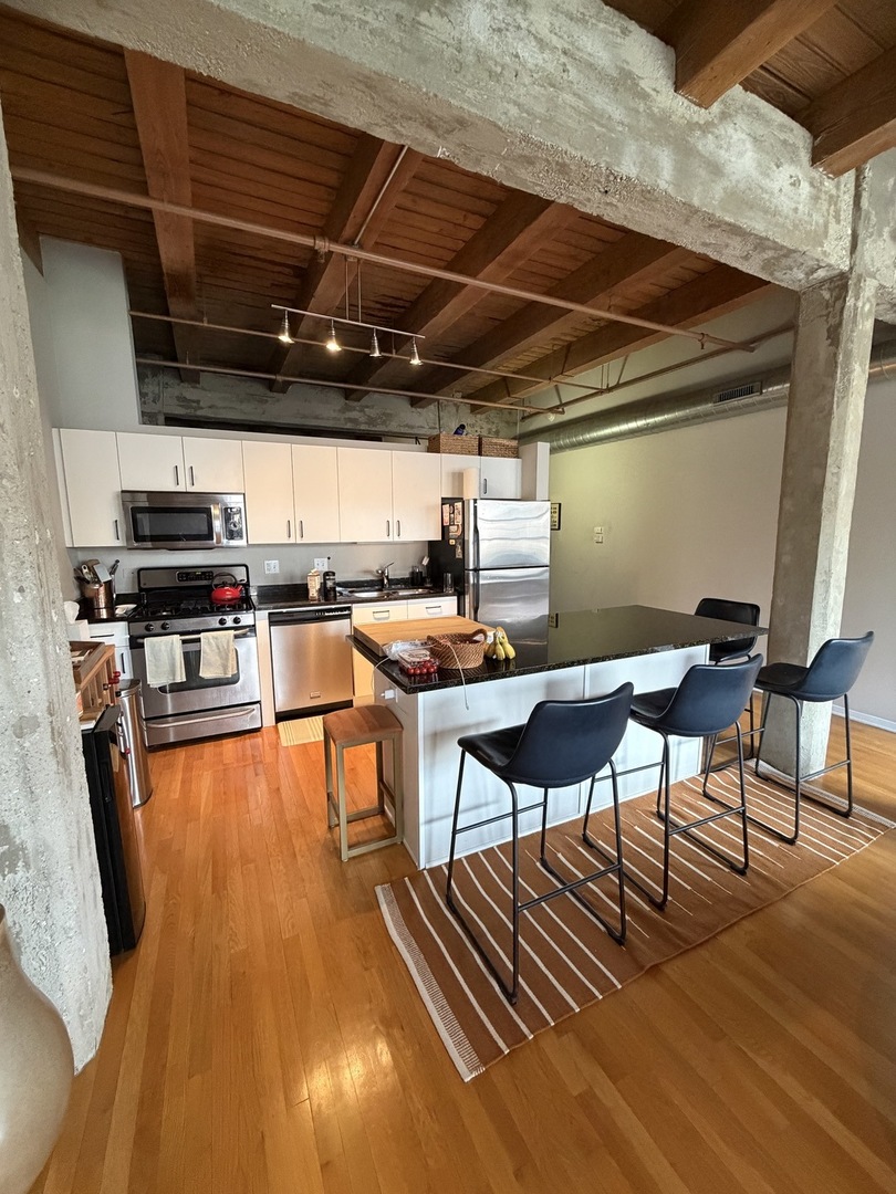 333 S Desplaines Street Unit: 605