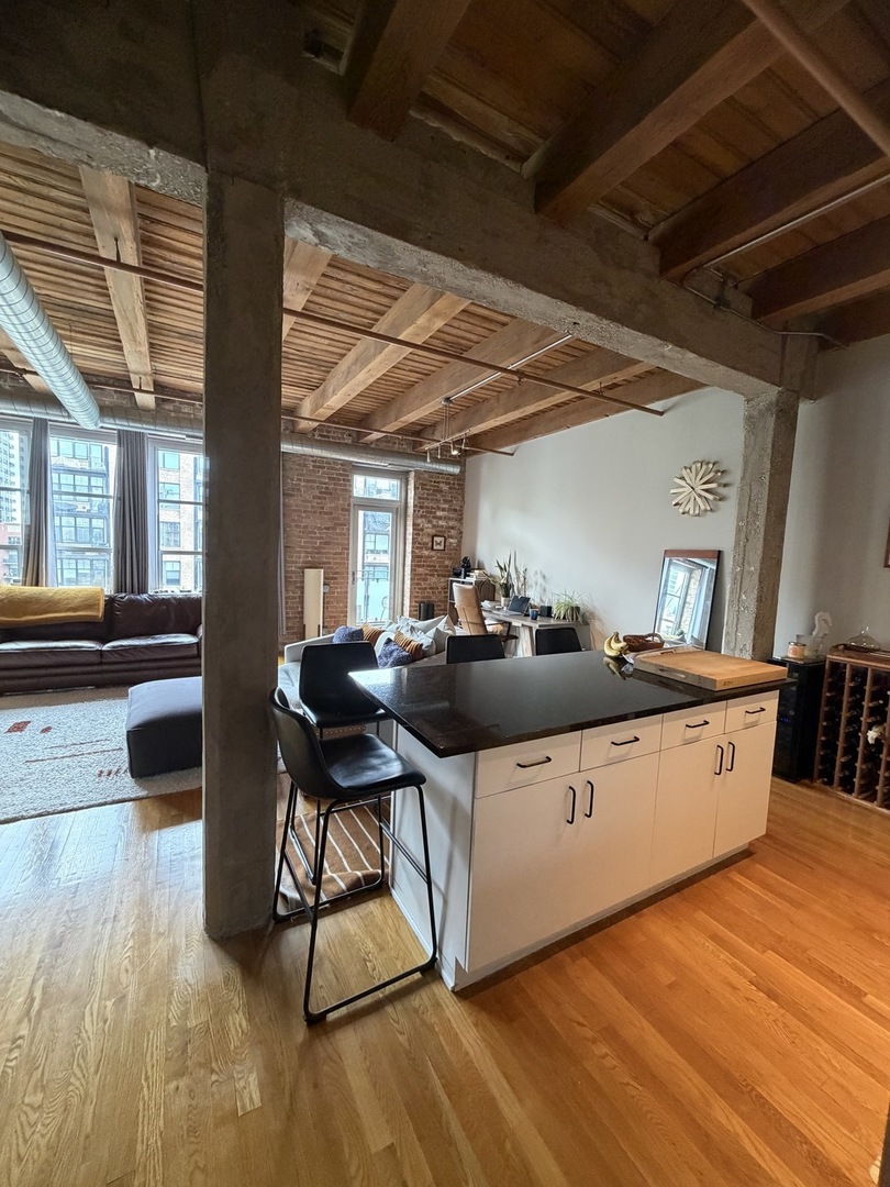 333 S Desplaines Street Unit: 605