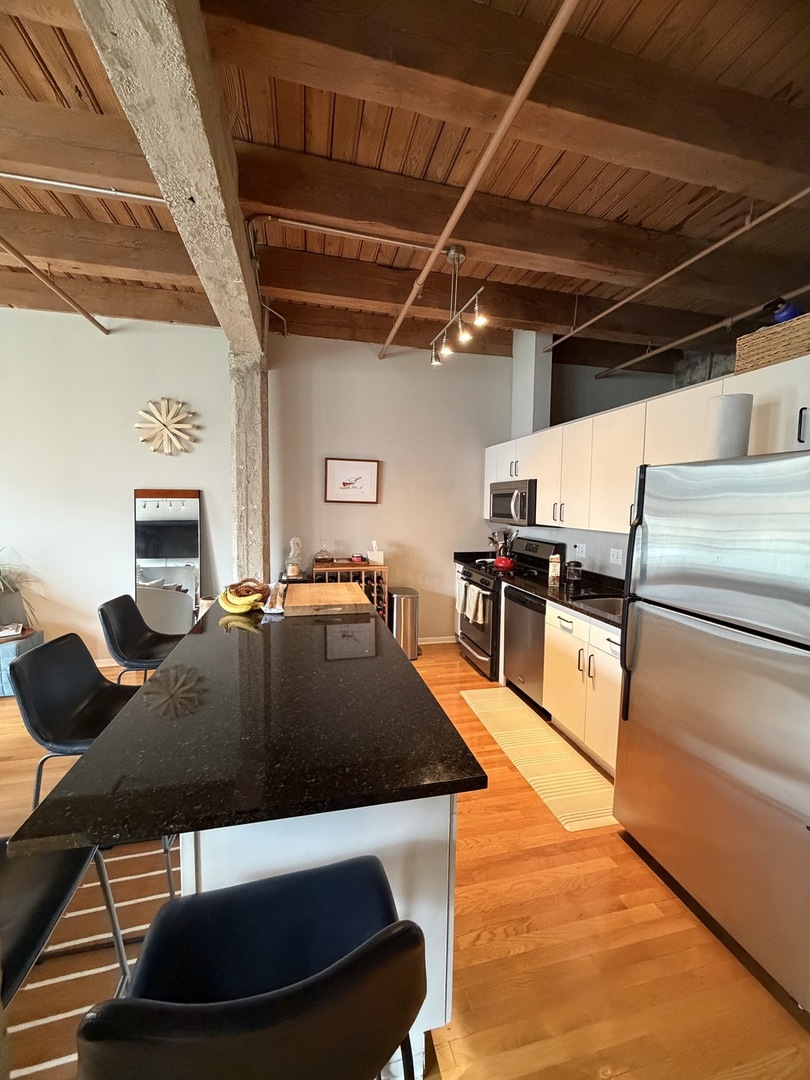 333 S Desplaines Street Unit: 605