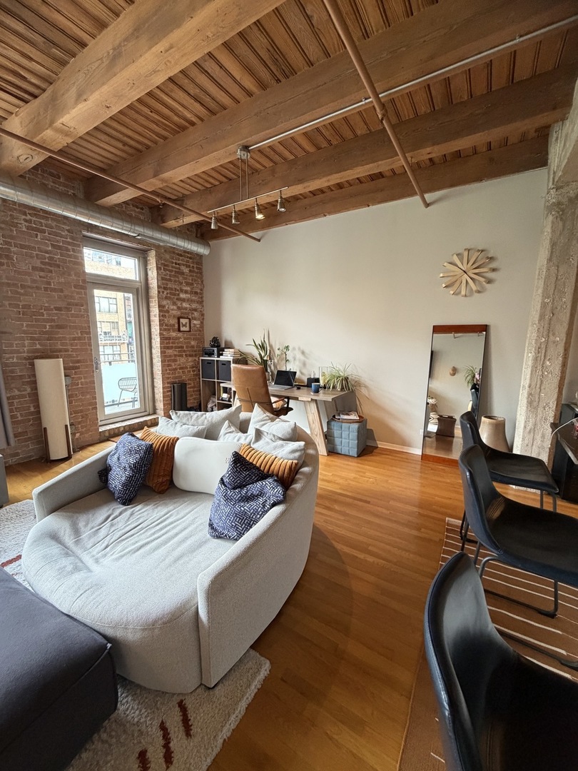 333 S Desplaines Street Unit: 605