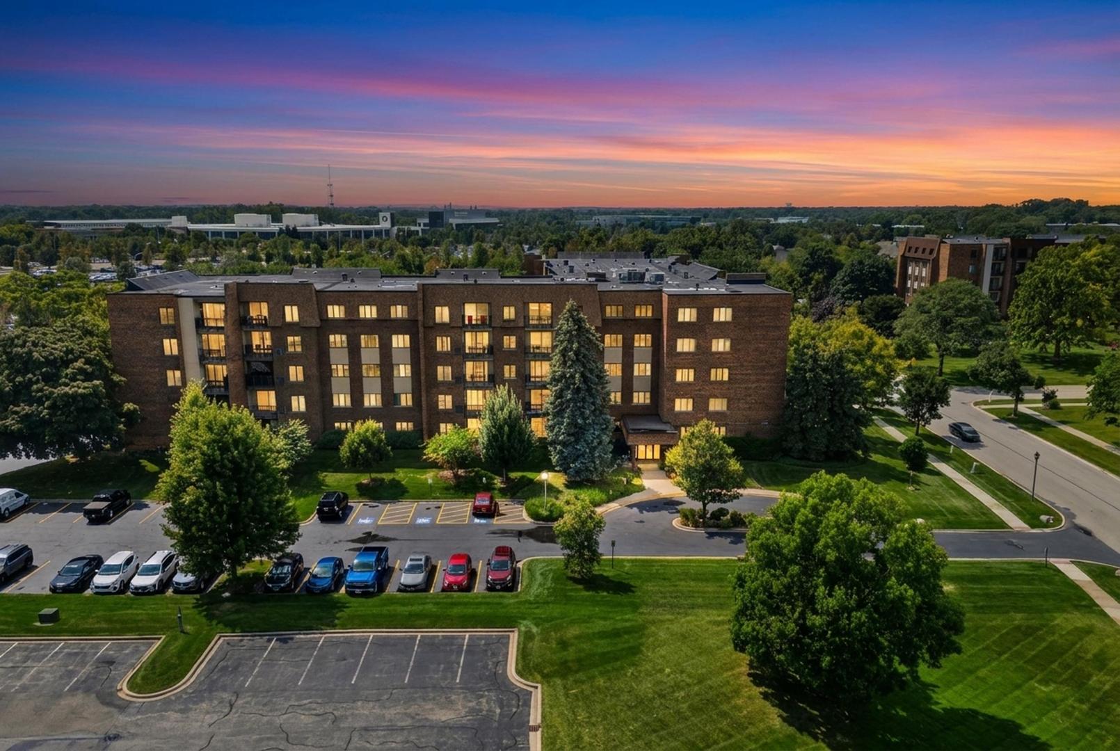 453 Raintree Drive Unit: 3P