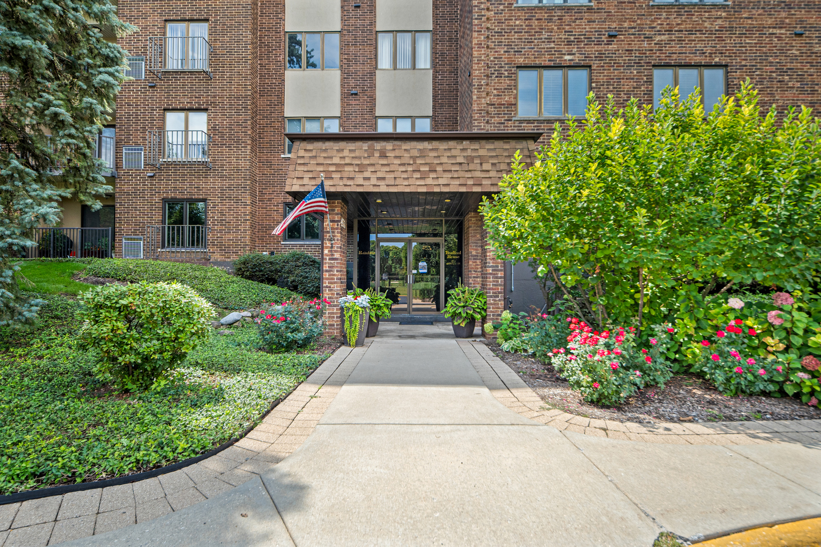 453 Raintree Drive Unit: 3P