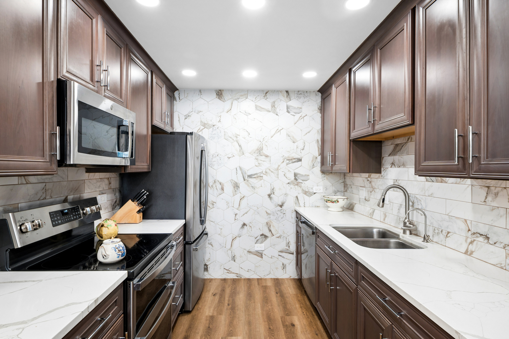 453 Raintree Drive Unit: 3P