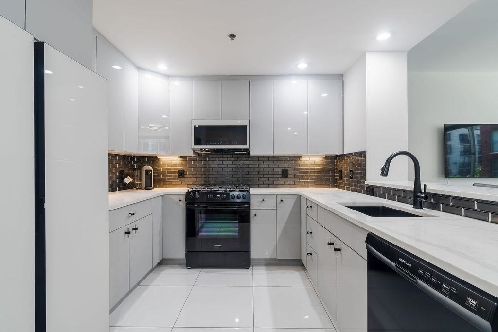 1100 MAXWELL LANE Unit: 238