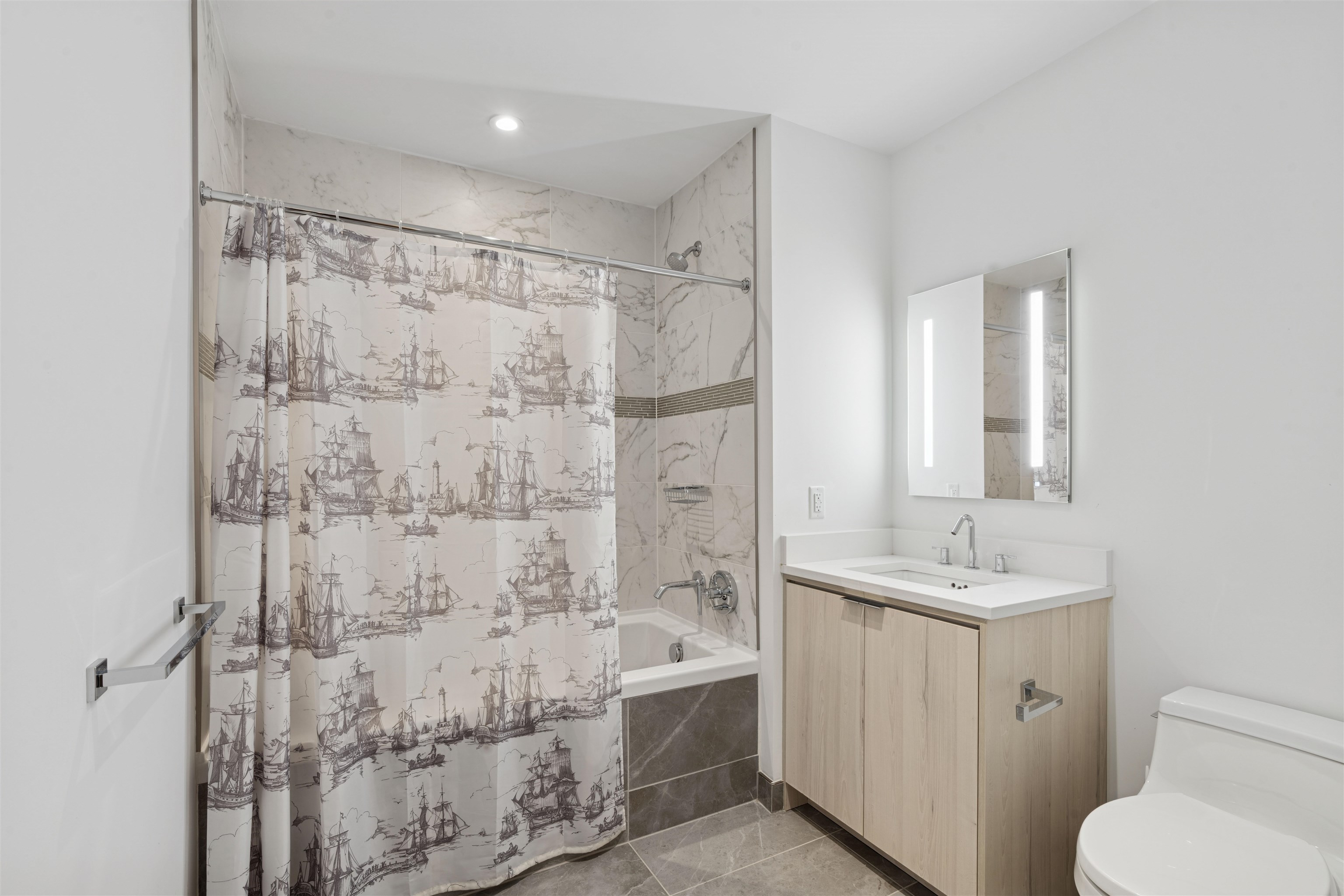 800 AVENUE AT PORT IMPERIAL Unit: 517