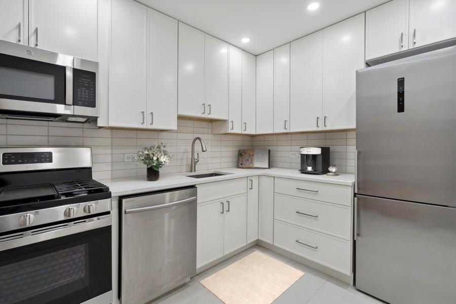 45 RIVER DR SOUTH Unit: 104