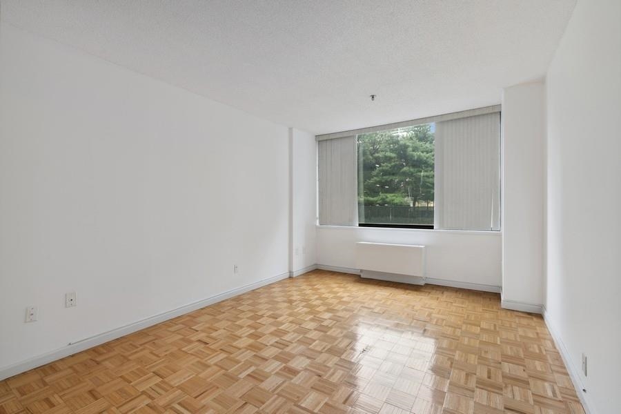 45 RIVER DR SOUTH Unit: 104