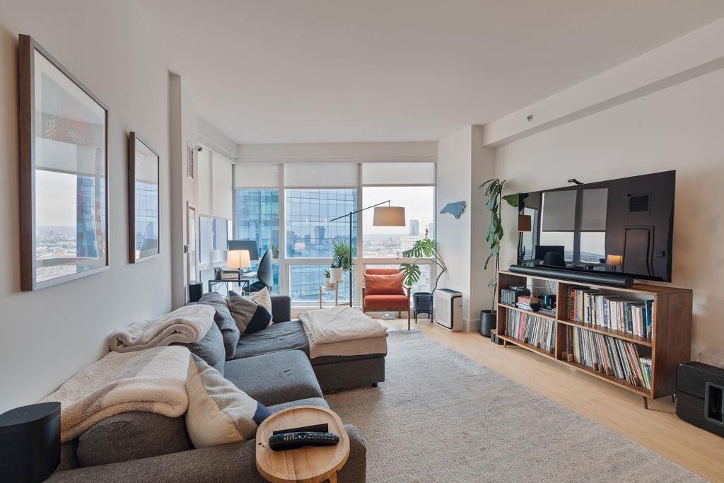 77 HUDSON ST Unit: 3201