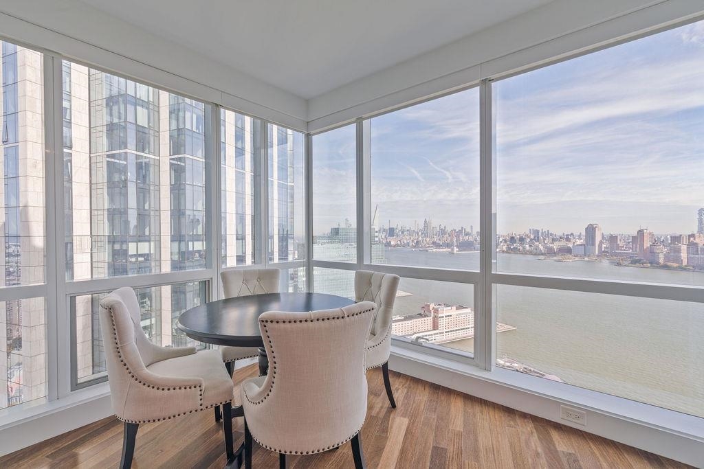 77 HUDSON ST Unit: 4204