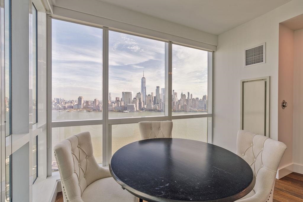 77 HUDSON ST Unit: 4204