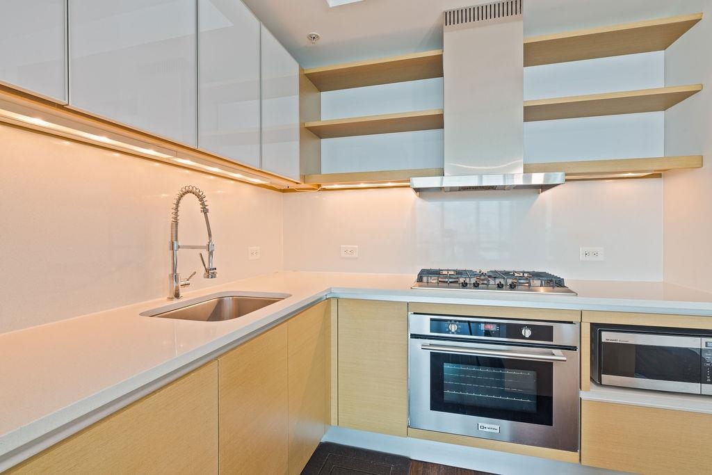 77 HUDSON ST Unit: 4204