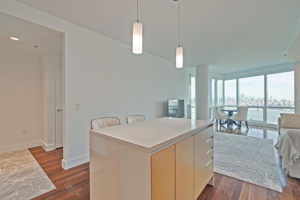 77 HUDSON ST Unit: 4204