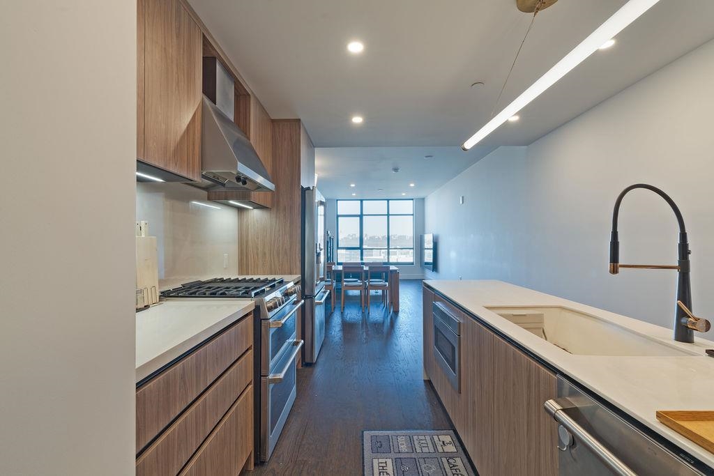 8701 CHURCHILL RD Unit: 906